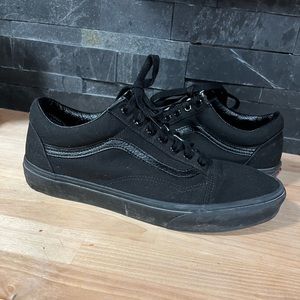 Vans Men’s 10.5 Authentic Off The Wall All Black Skate Shoes